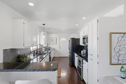 1691 E Fieldcrest Ln, Holladay, UT 84117 - Photo 9