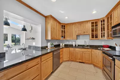 2400 E 6660 S, Cottonwood Heights, UT 84121 - Photo 13