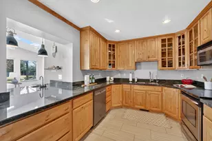 2400 E 6660 S, Cottonwood Heights, UT 84121 - Photo 13