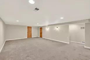 2400 E 6660 S, Cottonwood Heights, UT 84121 - Photo 27