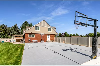 2148 E Pinecrest Ln S, Sandy, UT 84092 - Photo 41