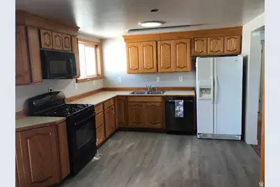 828 N Valeria Dr, Layton, UT 84041 - Photo 3