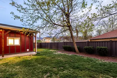 2008 E Stratford Dr, Salt Lake City, UT 84109 - Photo 29