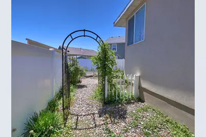 4839 W Western Hills Dr S, Riverton, UT 84096 - Photo 33