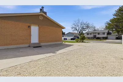 6043 S Aquarius Dr, Kearns, UT 84118 - Photo 29