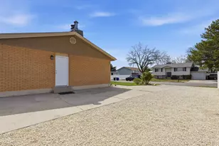 6043 S Aquarius Dr, Kearns, UT 84118 - Photo 29