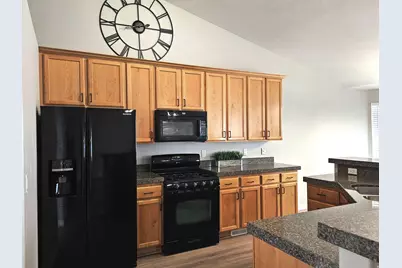 6516 S Apple Creek Ct W, Salt Lake City, UT 84118 - Photo 9