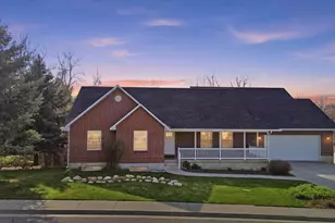 353 E Robin St, Smithfield, UT 84335 - Photo 3
