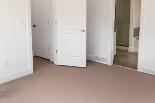 699 E Hillock Ct S, Draper, UT 84020 - Photo 27