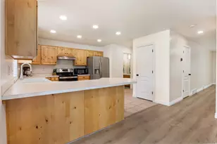 668 E Clearwater Dr, Layton, UT 84041 - Photo 13