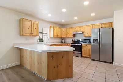 668 E Clearwater Dr, Layton, UT 84041 - Photo 15