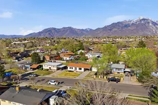 10517 S Larkspur Dr, Sandy, UT 84094 - Photo 45