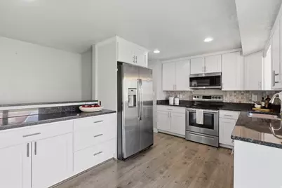 10517 S Larkspur Dr, Sandy, UT 84094 - Photo 9