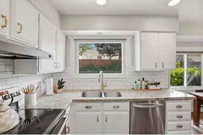 11865 S Maple Ridge Rd E, Sandy, UT 84094 - Photo 11