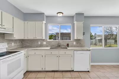 12669 S Old Fort Dr, Riverton, UT 84065 - Photo 7