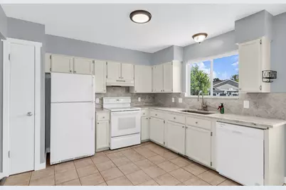 12669 S Old Fort Dr, Riverton, UT 84065 - Photo 9