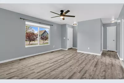 12669 S Old Fort Dr, Riverton, UT 84065 - Photo 3