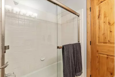 11940 S Pineridge Rd, Sandy, UT 84094 - Photo 23