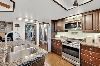 698 E 200 S, Bountiful, UT 84010 - Photo 9