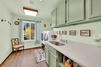 698 E 200 S, Bountiful, UT 84010 - Photo 19