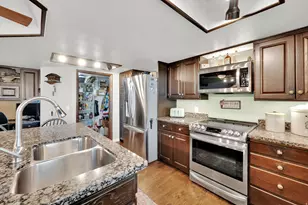 698 E 200 S, Bountiful, UT 84010 - Photo 11