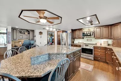 698 E 200 S, Bountiful, UT 84010 - Photo 9
