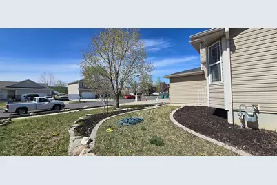 1186 N 2425 W, Layton, UT 84041 - Photo 3