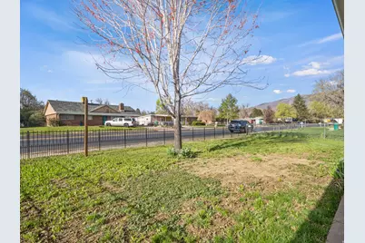 586 E Wasatch Dr N, Layton, UT 84041 - Photo 43