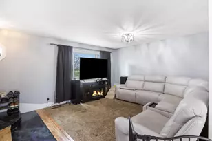 151 S 400 E, Hyrum, UT 84319 - Photo 9