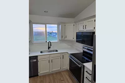 2023 N 1615 W, Clinton, UT 84015 - Photo 7