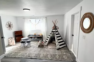 1448 E Estrellita Dr, Sandy, UT 84093 - Photo 13