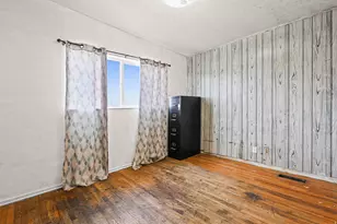 325 W Princeton Dr, Midvale, UT 84047 - Photo 13