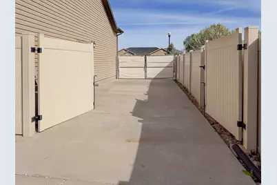 2679 W 2500 N, Clinton, UT 84015 - Photo 31