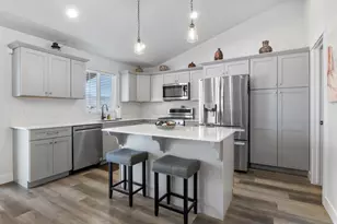 4764 N Gunsight Peak Dr, Eagle Mountain, UT 84005 - Photo 9