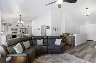 4764 N Gunsight Peak Dr, Eagle Mountain, UT 84005 - Photo 5