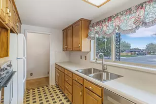 1204 E Iris Ln, Millcreek, UT 84106 - Photo 11