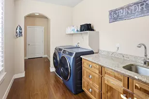 278 E Larsen Ln, Harrisville, UT 84404 - Photo 9