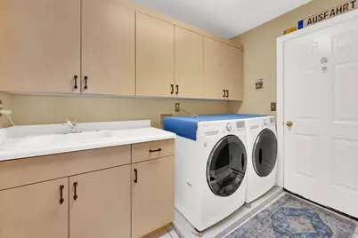 2198 E Iverson Woods Pl, Holladay, UT 84117 - Photo 15