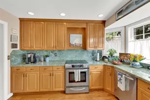 2198 E Iverson Woods Pl, Holladay, UT 84117 - Photo 11