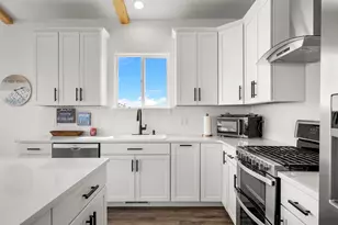 831 W Sunrise Cir, Garden City, UT 84028 - Photo 17