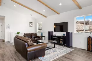 831 W Sunrise Cir, Garden City, UT 84028 - Photo 11