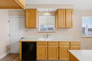 638 N 800 W, Centerville, UT 84014 - Photo 15