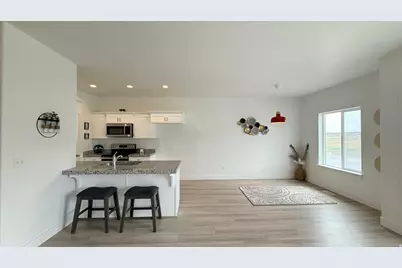 5124 E Lakefield Dr, Eagle Mountain, UT 84005 - Photo 9