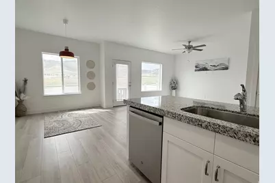5124 E Lakefield Dr, Eagle Mountain, UT 84005 - Photo 15