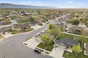 2071 W 2200 S, Syracuse, UT 84075 - Photo 3