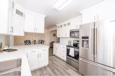 11 E Bonneville Dr, Bountiful, UT 84010 - Photo 11