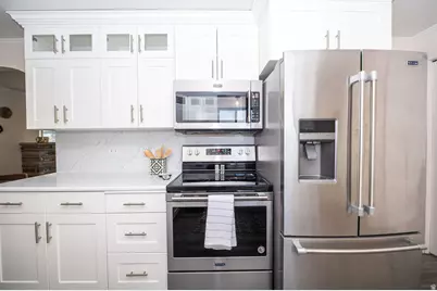 11 E Bonneville Dr, Bountiful, UT 84010 - Photo 13