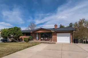 11 E Bonneville Dr, Bountiful, UT 84010 - Photo 3