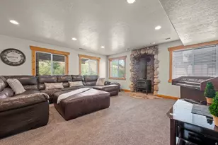 288 S Hillside Dr, Elk Ridge, UT 84651 - Photo 15