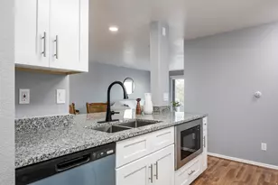 530 S 400 E, Salt Lake City, UT 84111 - Photo 11